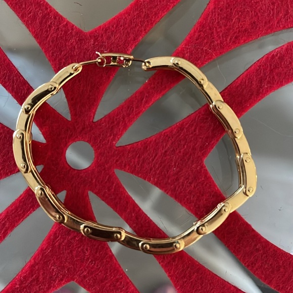 Napier, vintage, 7.5”, snap lock closure,gold tone triple link bracelet, as new. - Picture 6 of 10